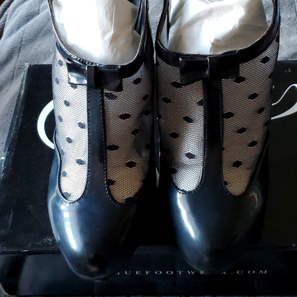 NIB. Black chunky heels.